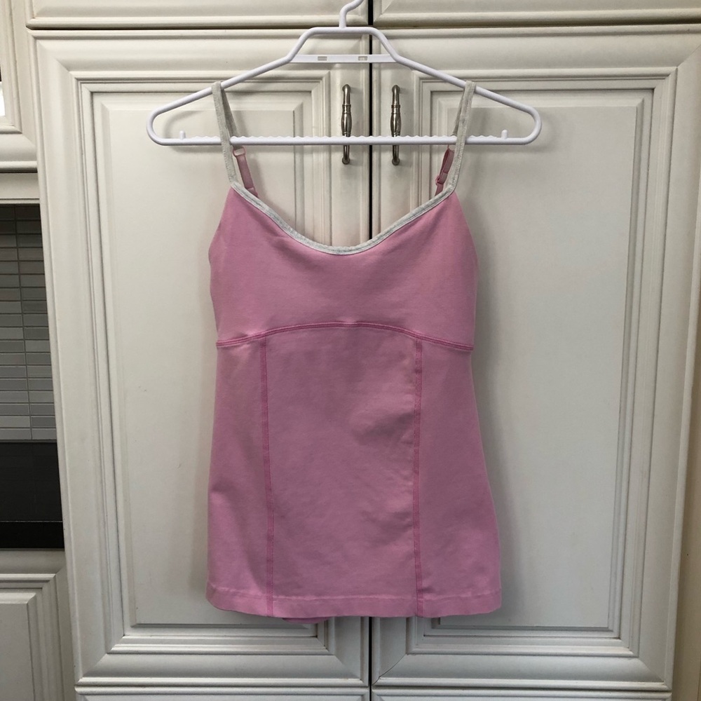 Lululemon womenโs tank top with interior bra ๐